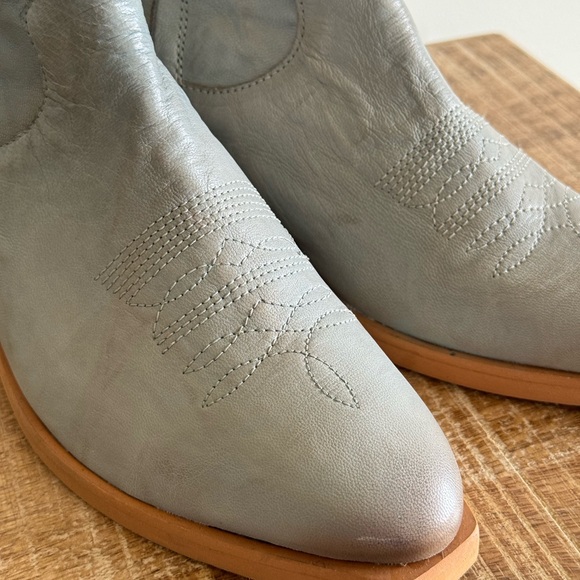 Roan Leather Boots - Picture 7 of 9